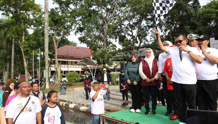 Plh. Sekda Kabupaten Tangerang Lepas Gerak Jalan Santai Peringatan Hari Pers Nasional 2026