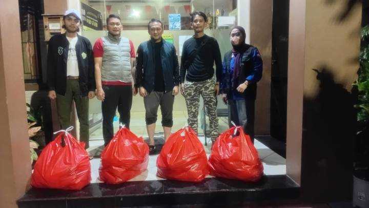 Pastikan Kebutuhan Warga Terdampak Banjir, Pemkot Tangerang Salurkan 2.720 Nasi Bungkus dan Logistik
