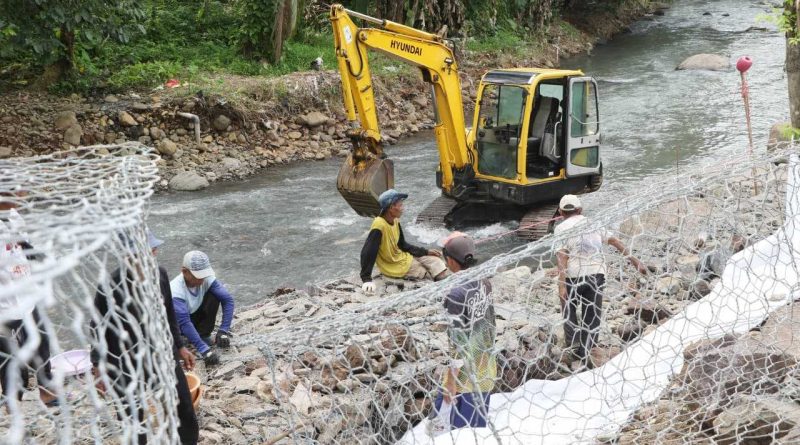 Bencana Longsor, Gerak Cepat DPUPR Kabupaten Serang Bangun Bronjong di Padarincang