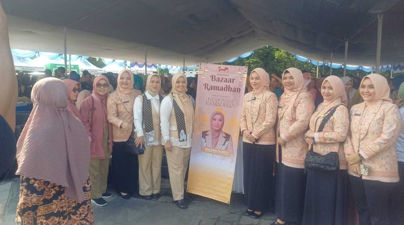DWP BPKAD Banten Berpartisipasi di Bazar Ramadan Pemprov Banten, Warga Antusias Berbelanja