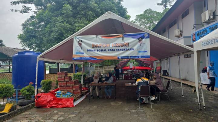 Dinsos Kota Tangerang Operasikan Dapur Umum untuk Bantuan Warga Terdampak Banjir