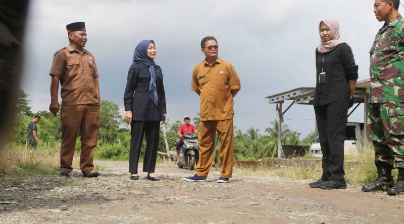 Diam-diam Tinjau Jalan Rusak, Bupati Serang Ratu Zakiyah Desak DPUPR Segera Dibangun