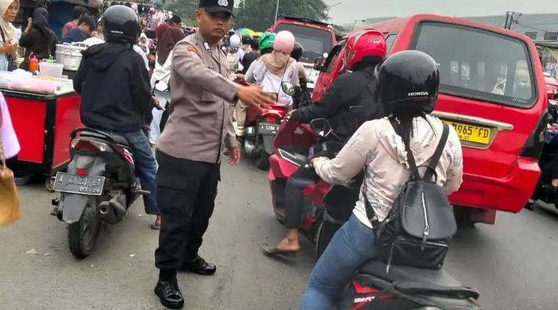 Antisipasi Jam Sibuk Industri dan Pelajar, Kapolsek Cikande Siagakan Anggota di Jalur Utama