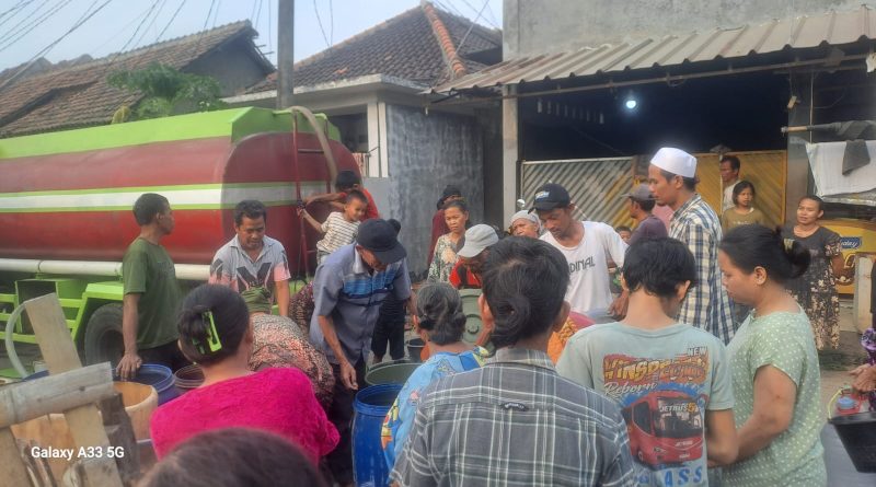Gelar Penertiban, Unit Lantas Polsek Cikande Tindak Tegas Truk Bandel Yang Parkir Sembarang di Jalan Cikande-Rangkasbitung