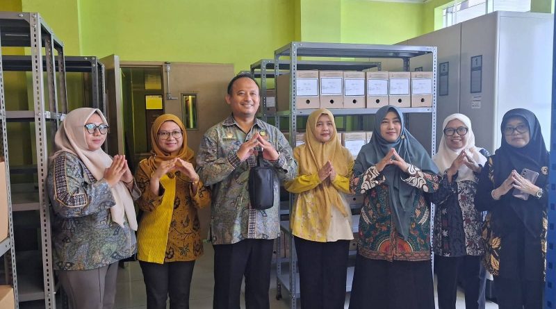 Disperindag Banten Serahkan Arsip ke Perpusda, Dorong Penguatan Tata Kelola dan Digitalisasi Kearsipan